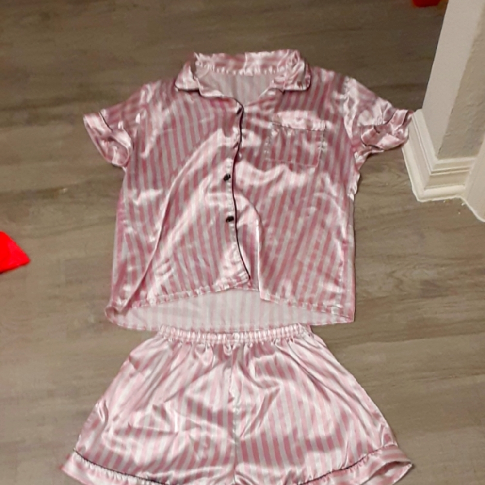 Romwe silk pajamas set!!
